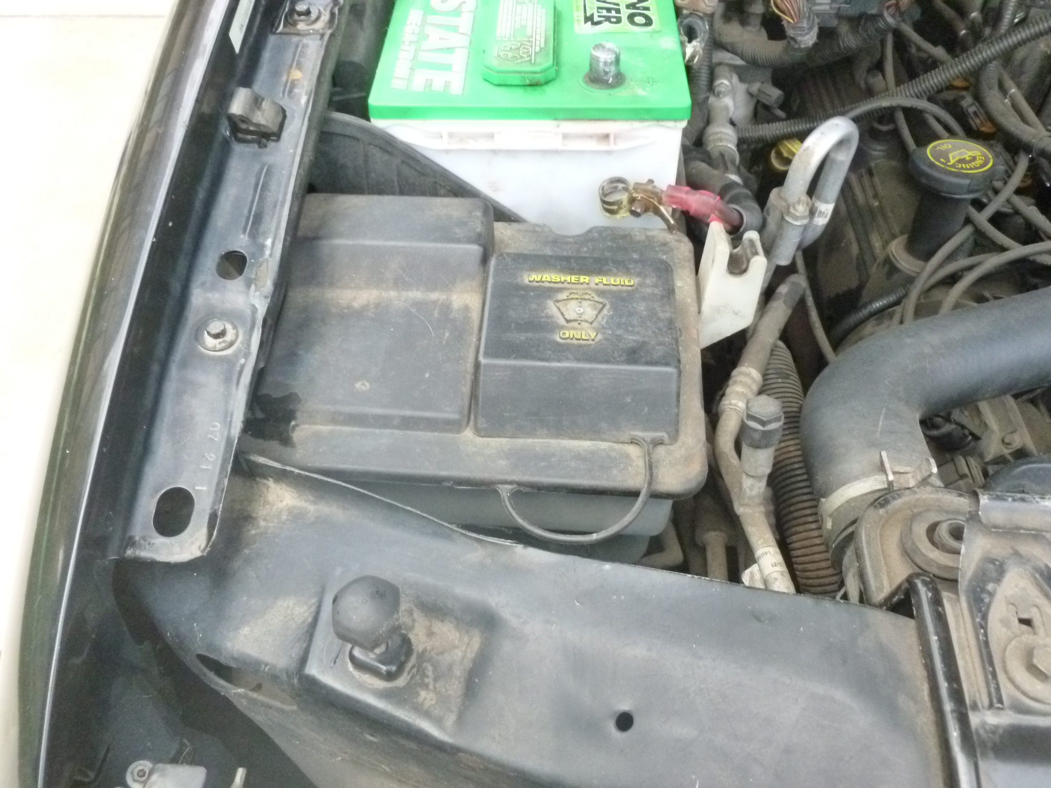 2001 ford expedition fuel pump location