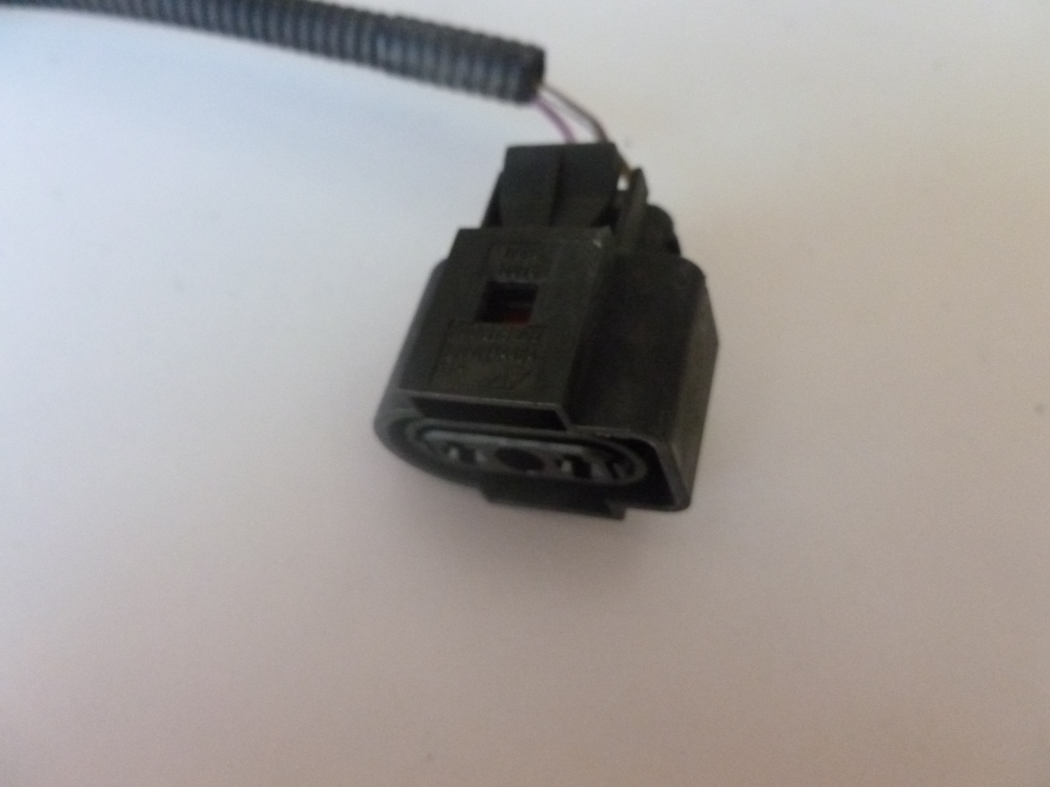 2000 Audi TT Mk1 / 8N - Windshield Washer Fluid Level Sensor Connector ...