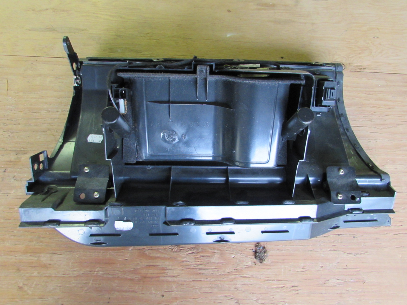 Audi TT Mk1 8N Glove Box Damaged 8N1880302 - Hermes Auto Parts