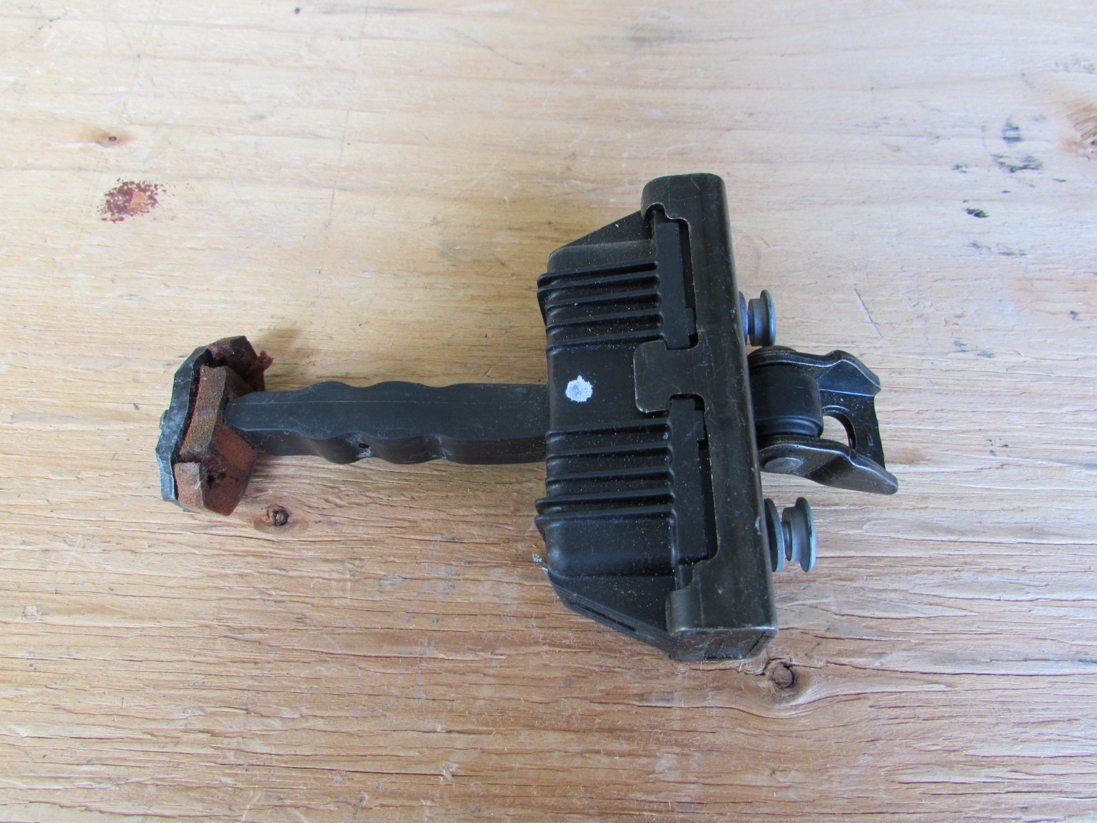 03 BMW 330CI E46 Front Right Passenger Side Door Jamb Brake Check Stop 7026384