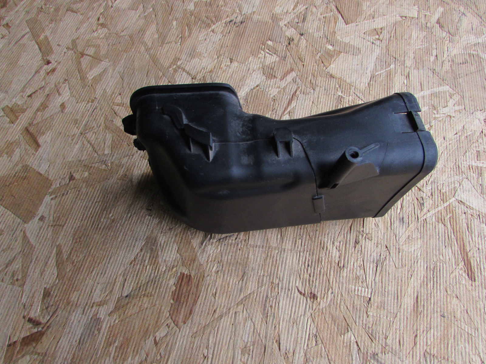 BMW Intake Air Scoop Air Channel (Cyl 5-8), Left 13717577471 F01 
