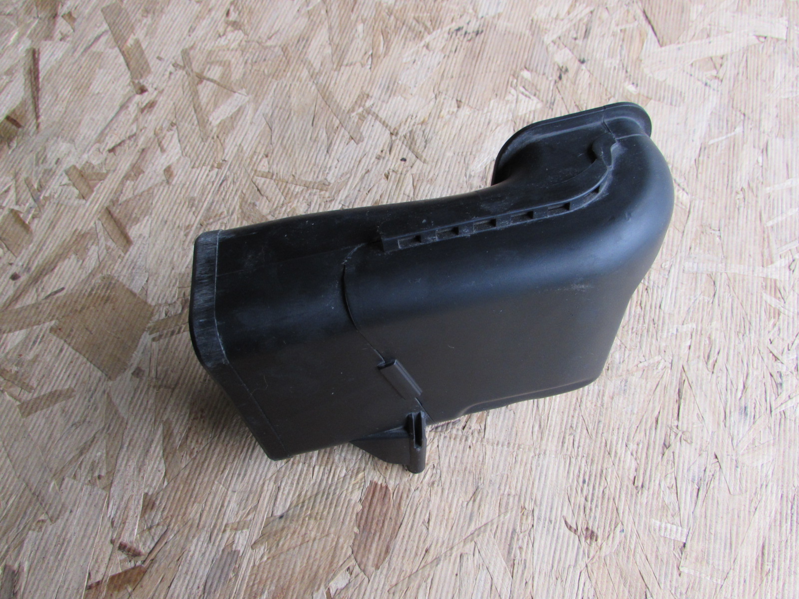 BMW Intake Air Scoop Air Channel (Cyl 5-8), Left 13717577471 F01 