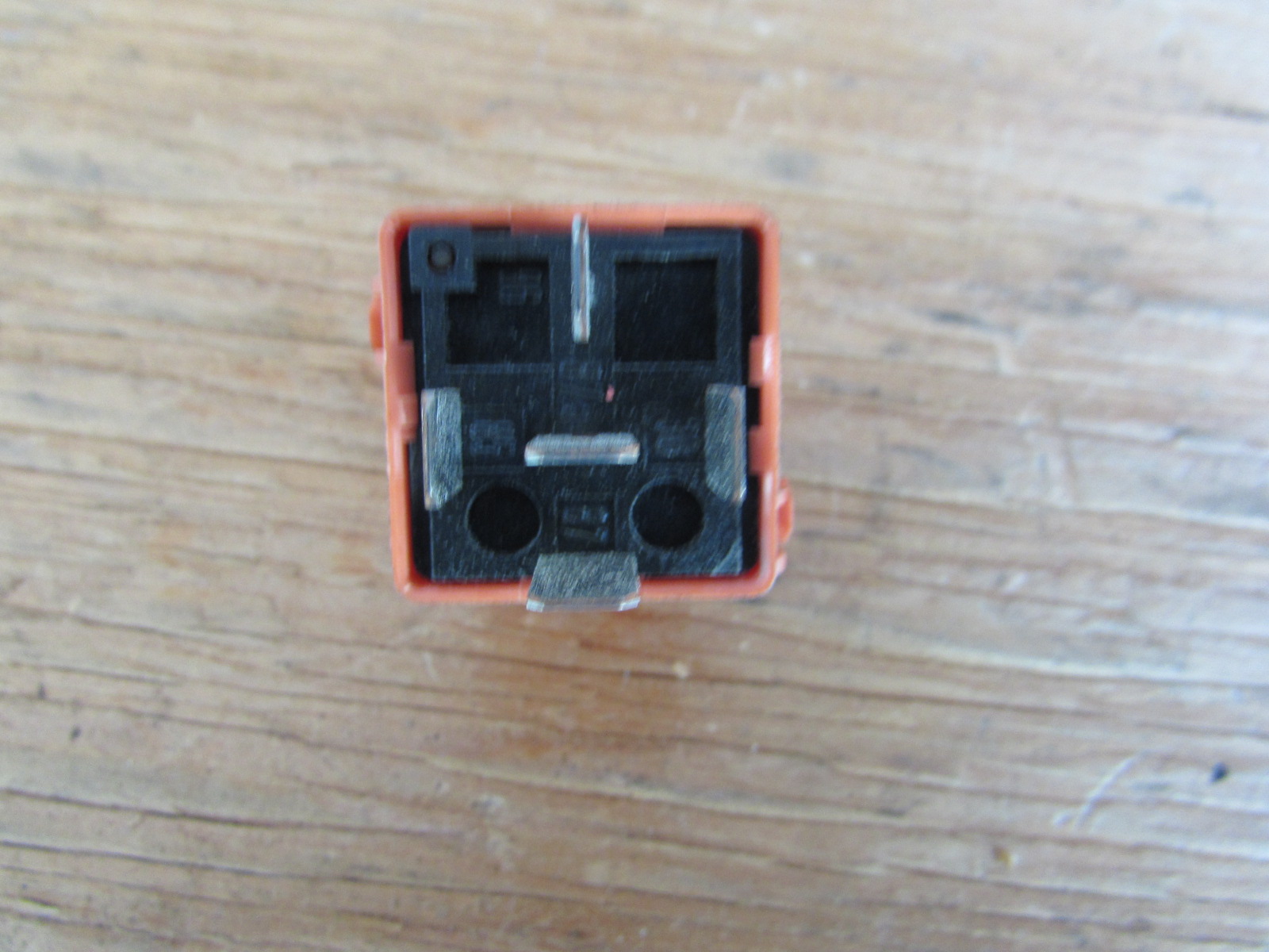 Relay Siemens BMW Salmon Rouge - V23134-E52-X344 - 12631742690 - Testé Et Fonctionnel