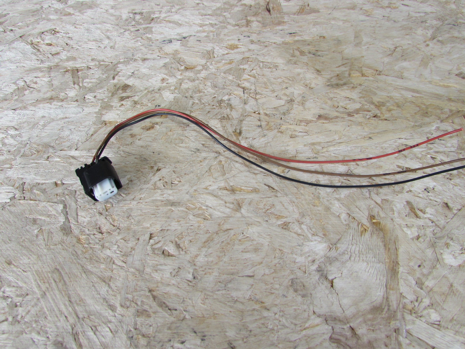 Genuine Used Air Ride Sensor Connector Plug 968468 For Mercedes-Benz – Good Condition