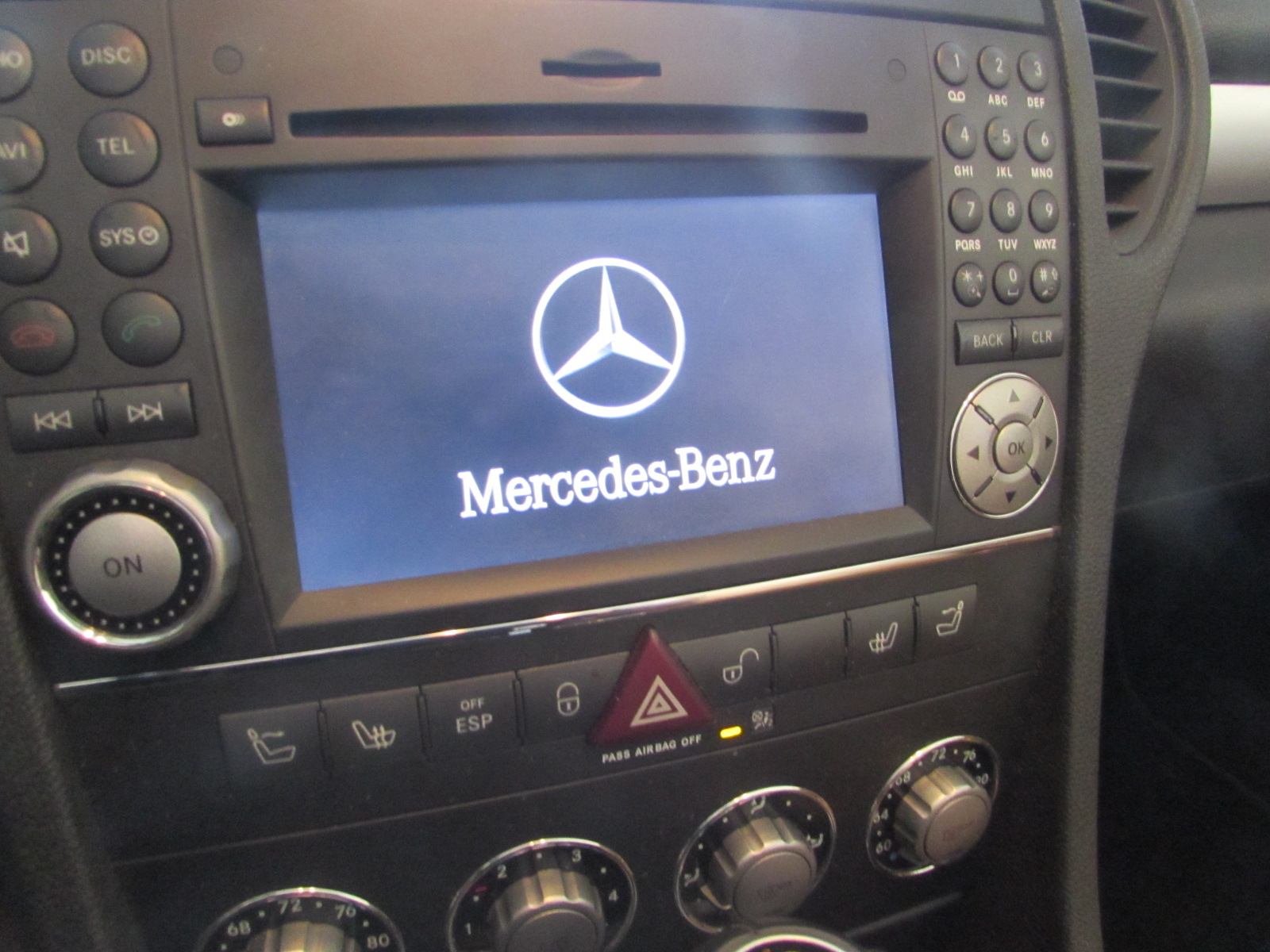 Mercedes R171 Radio Navigation Stereo GPS Screen Comand Controls ...